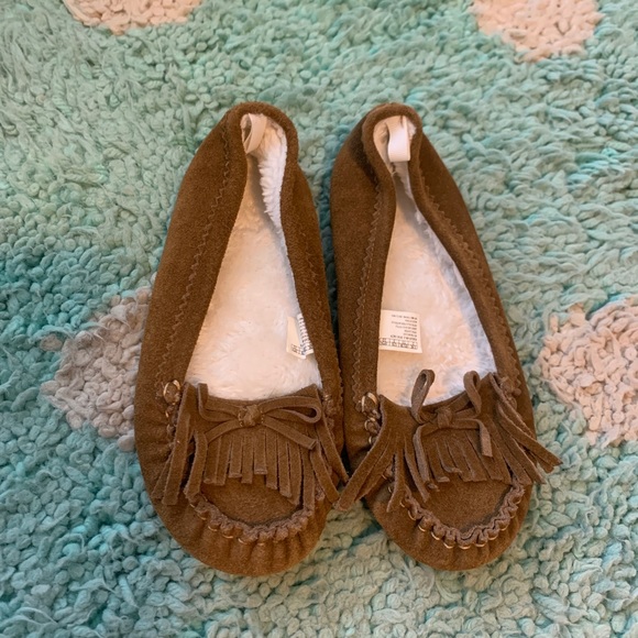 Gap Kids Moccasin Ballet Flat Shoe 3 US 2 UK 33 EU Slipper Tan Suede Sherpa Fur - Picture 2 of 6